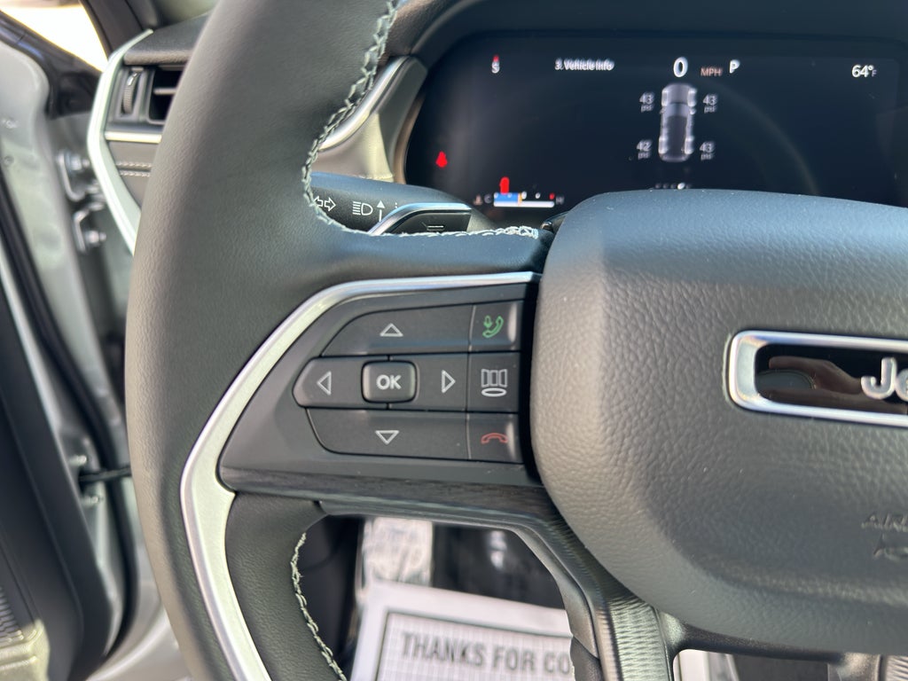 2025 Jeep Grand Cherokee Laredo