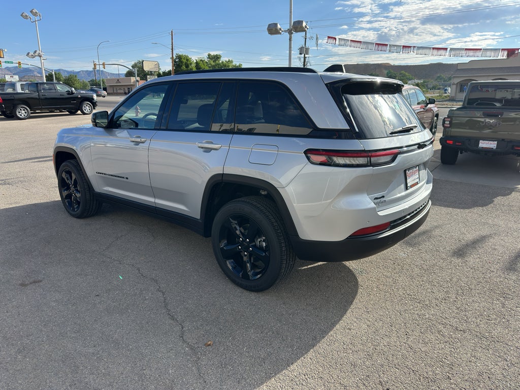 2025 Jeep Grand Cherokee Laredo