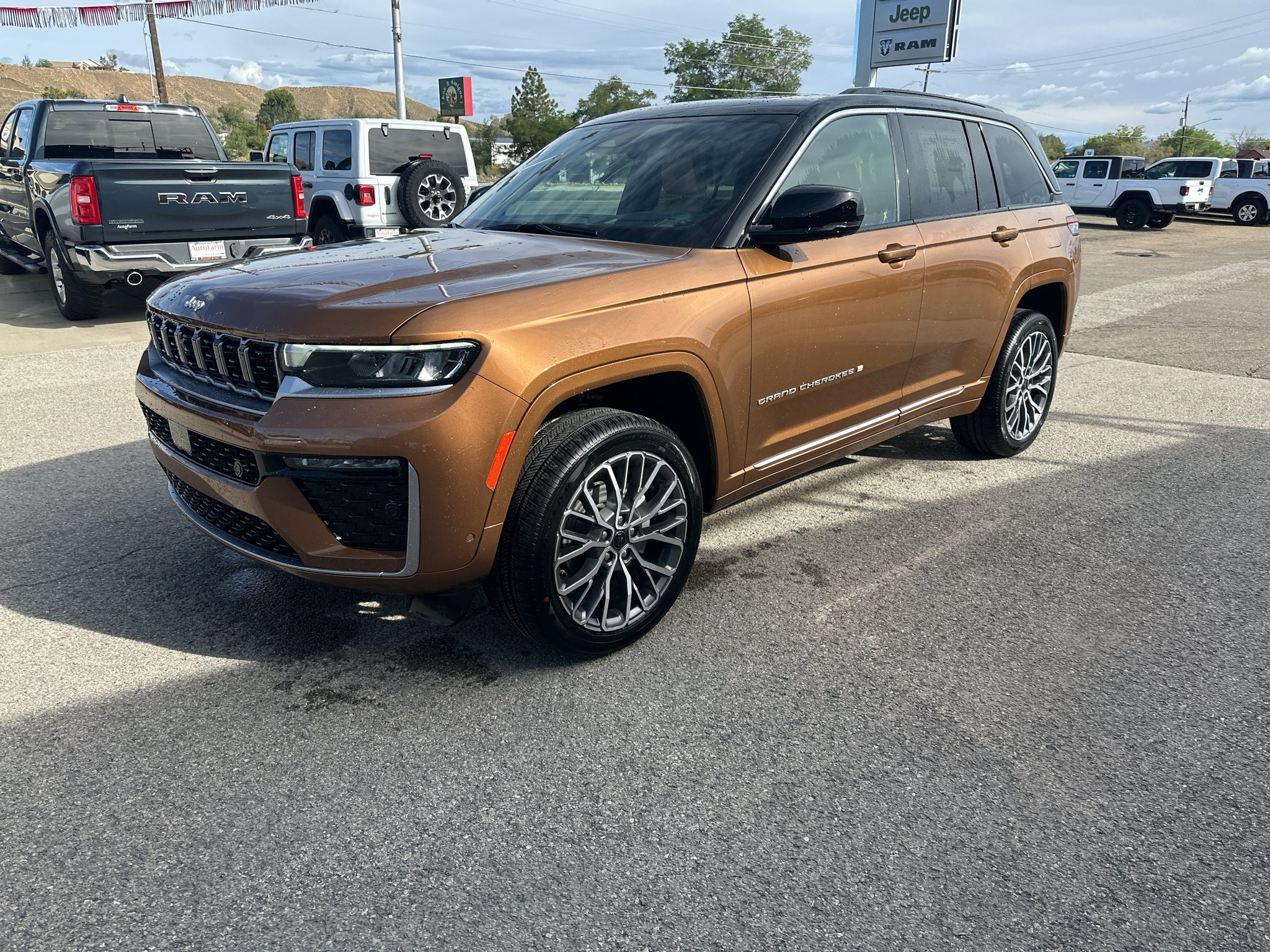 2027 Jeep Grand Cherokee Summit