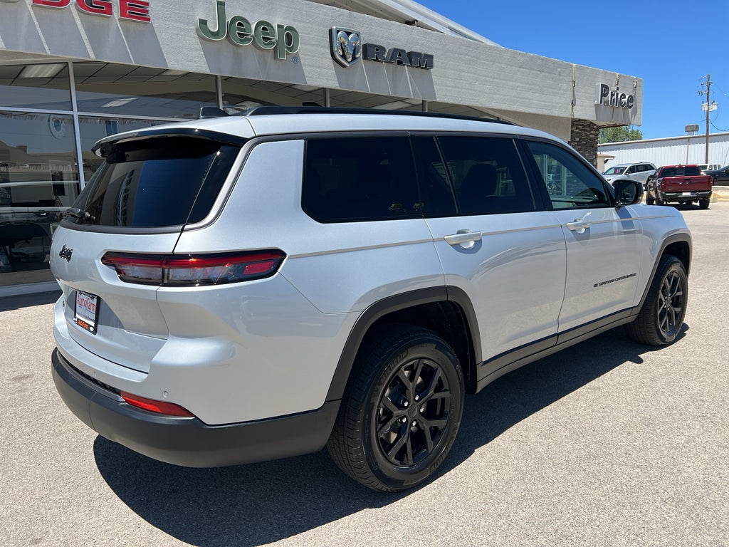 2026 Jeep Grand Cherokee Laredo Altitude