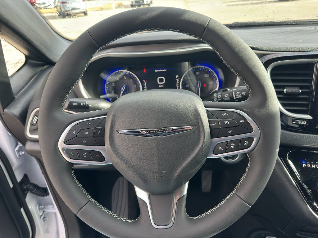 2025 Chrysler Voyager LX