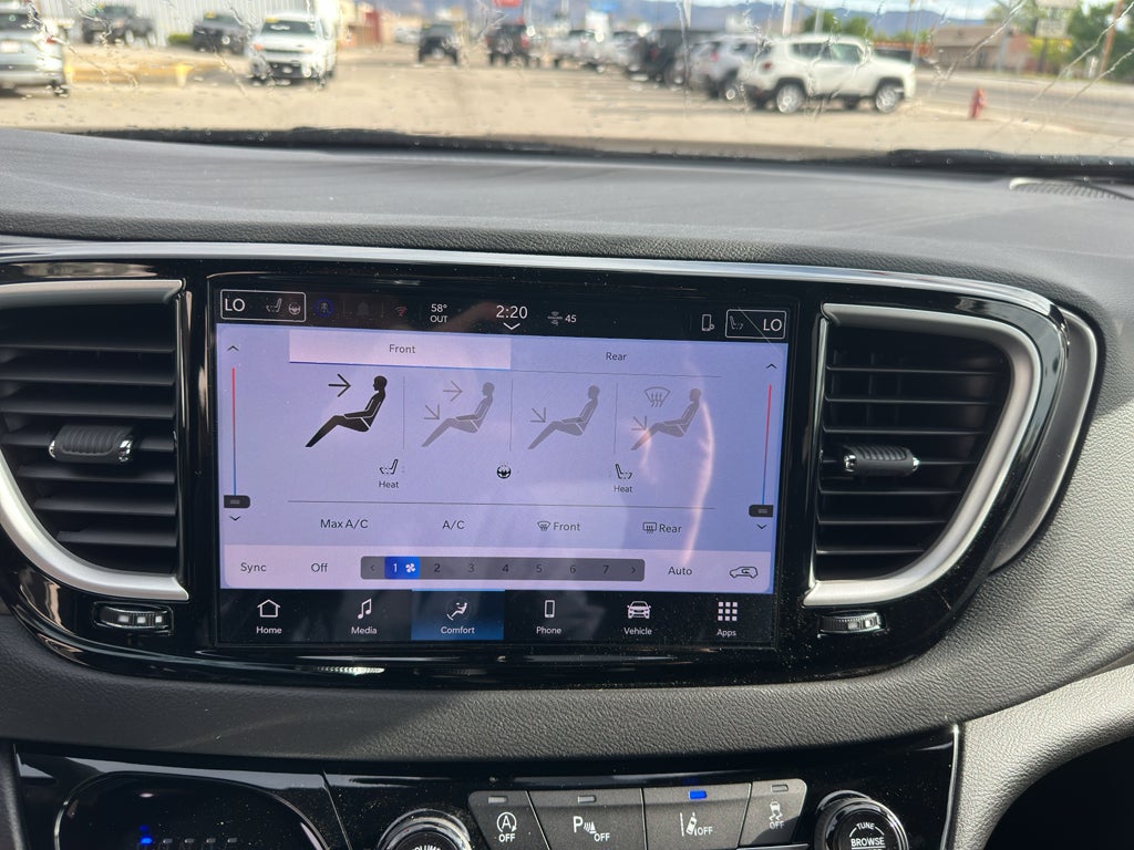 2025 Chrysler Voyager LX