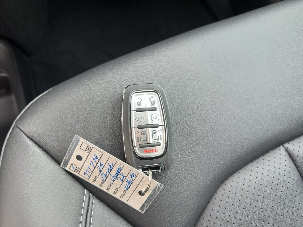 2025 Chrysler Voyager LX
