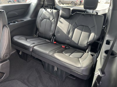 2025 Chrysler Voyager LX