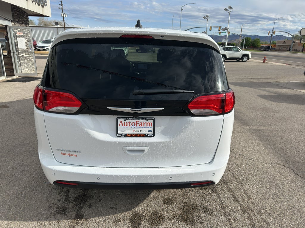 2025 Chrysler Voyager LX