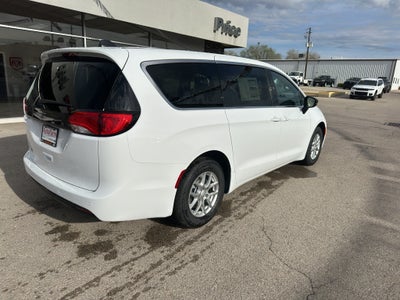 2025 Chrysler Voyager LX