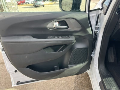 2025 Chrysler Voyager LX