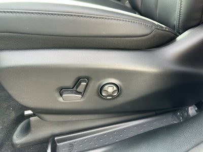 2025 Chrysler Voyager LX