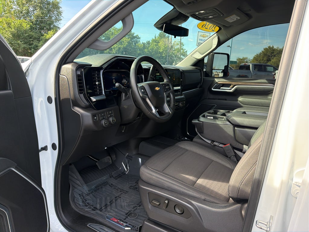 2026 Chevrolet Silverado LT