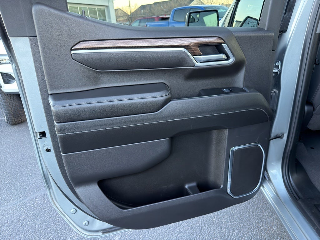 2025 Chevrolet Silverado LT