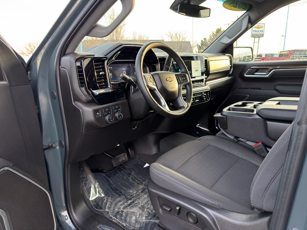 2025 Chevrolet Silverado LT