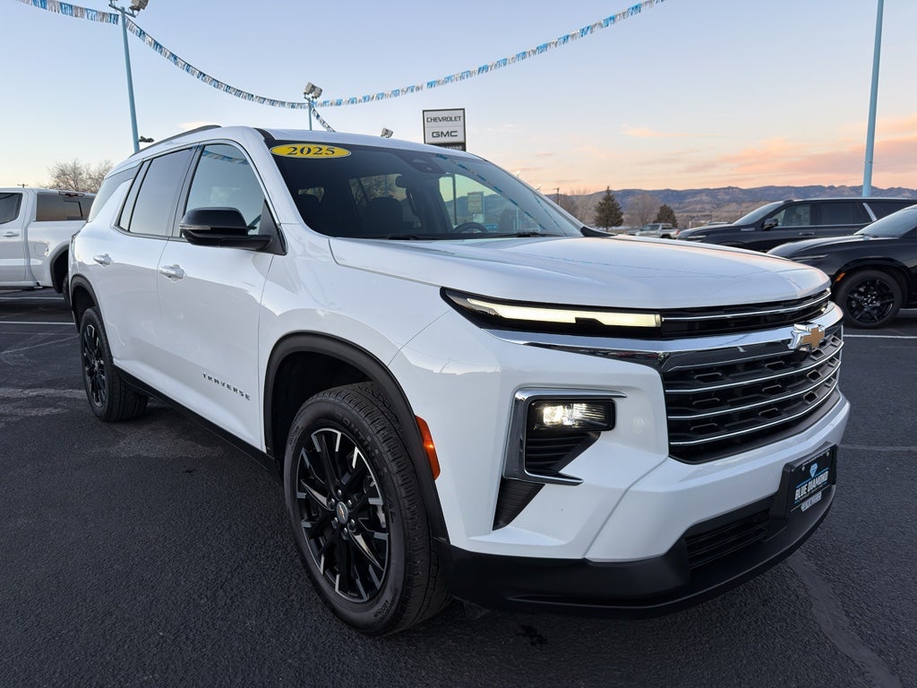 2025 Chevrolet Traverse AWD LT