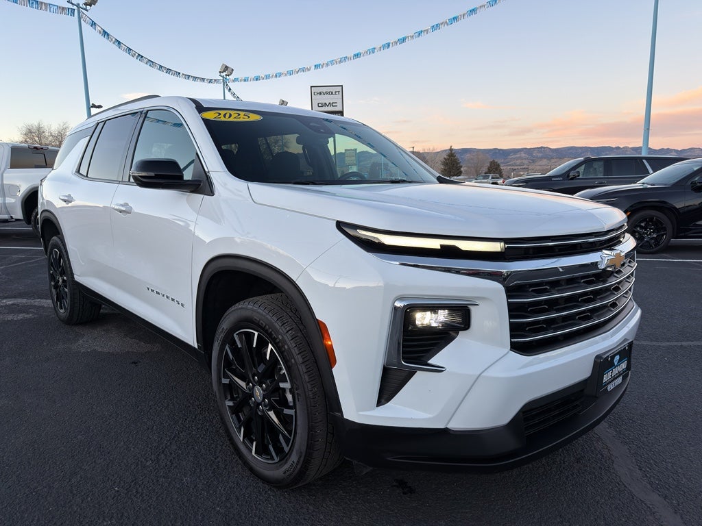 2025 Chevrolet Traverse AWD LT