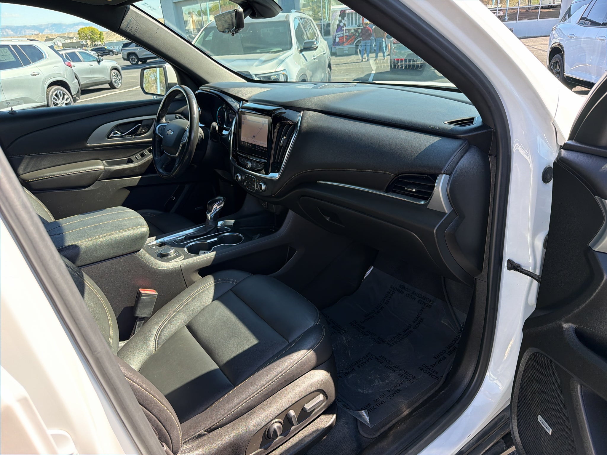 2022 Chevrolet Traverse LT Leather