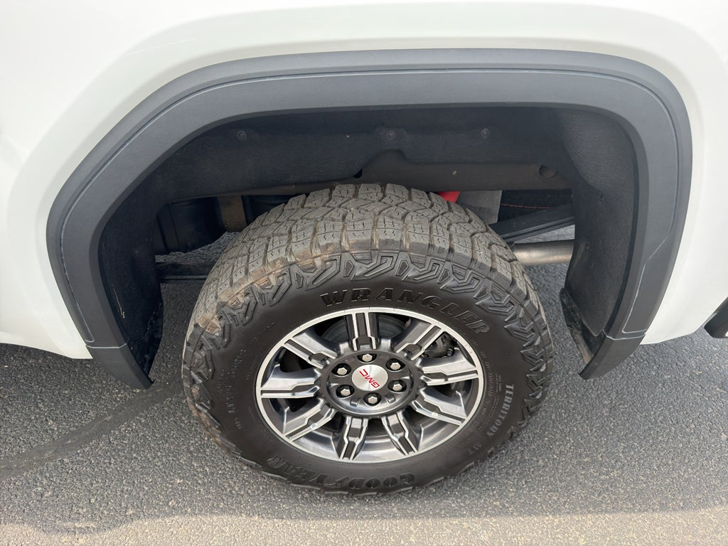 2025 GMC Sierra AT4