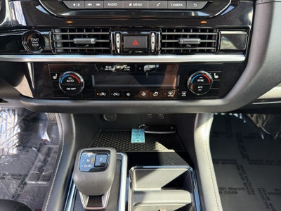 2025 Nissan Pathfinder SV