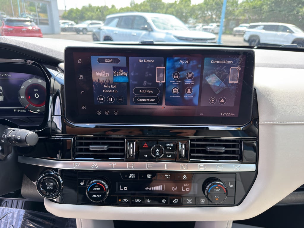 2026 Nissan Pathfinder SL