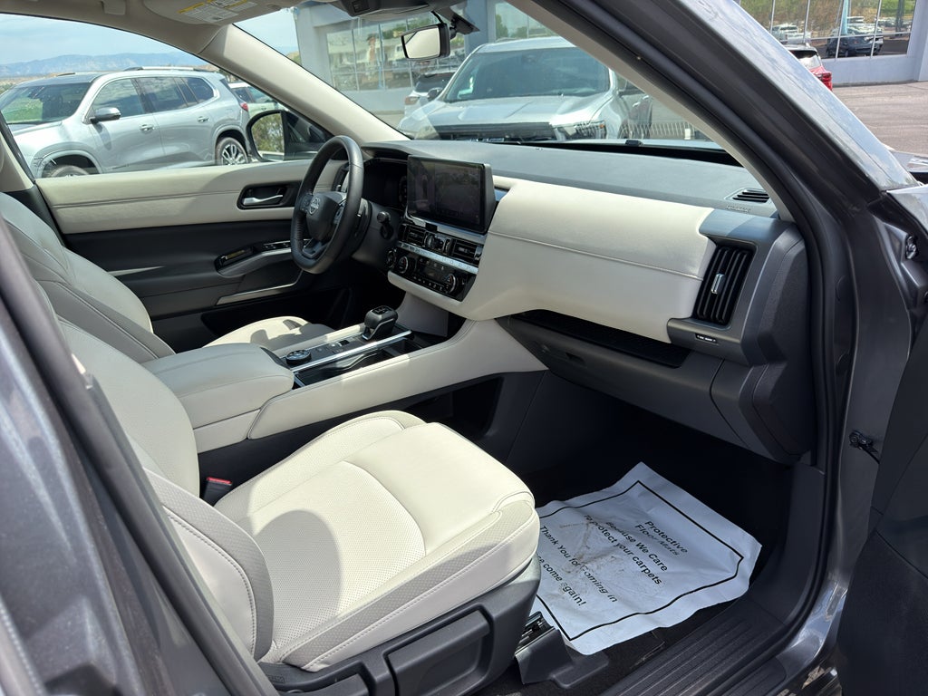 2026 Nissan Pathfinder SL